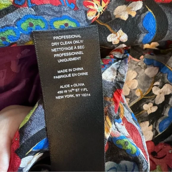 ALICE + OLIVIA Colby Silk Island Watercolor Blouse, Multicolor Size XS - Picture 4 of 6